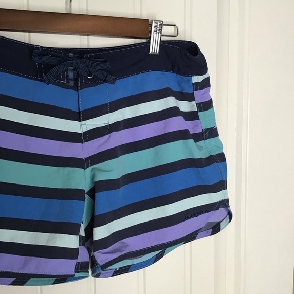 Patagonia Wavefarer Boardshorts in Water Ribbons Dam Blue. - Picture 4 of 12